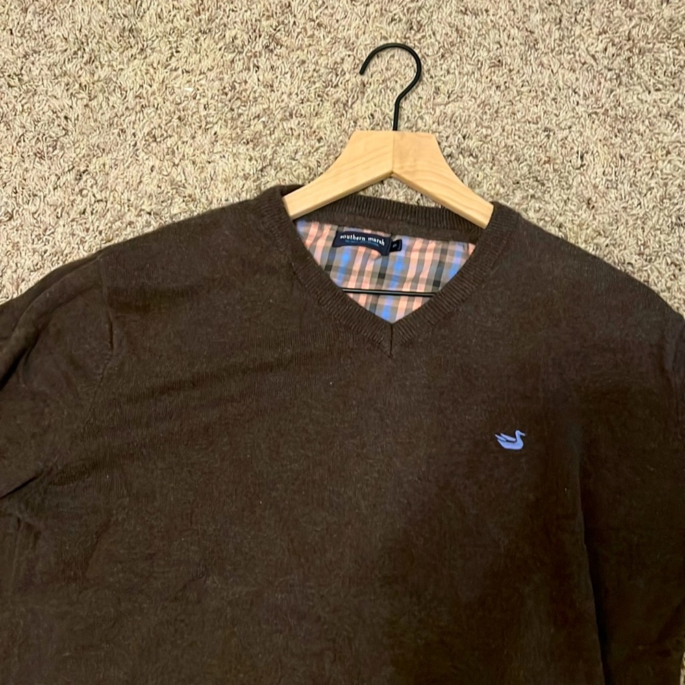 Southern Marsh men’s medium v-neck sweater